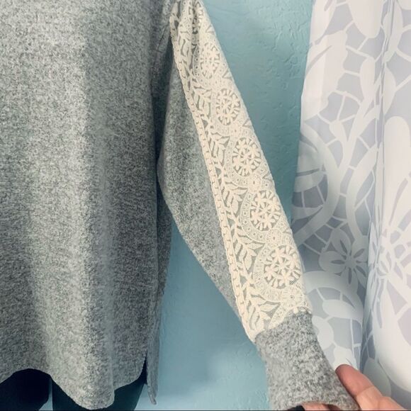 Flora Nikrooz Gray Fleece Pullover Sweatshirt Size Medium - Picture 3 of 10